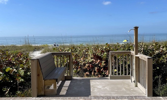 Belleair Beach Condo | Beautifully Updated Beachside Condo!