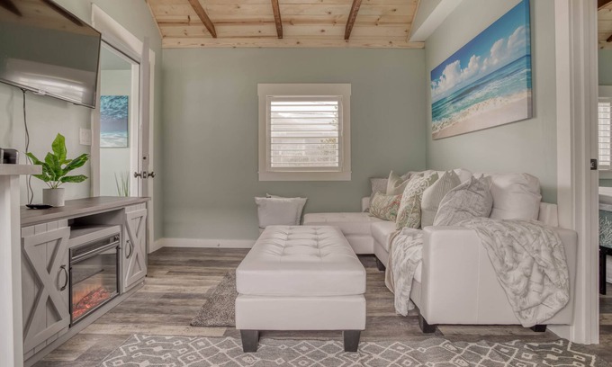 Rockaway Beach House | Beautifully Updated King Bedroom Cottage with Fireplace is 68 Steps from Beach!