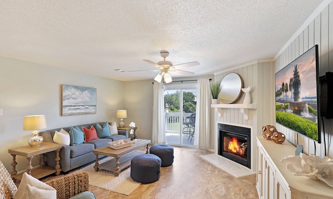 Ocean Ridge Condo | Beautifully Updated 2nd Floor Villa; Golf Course Views; Amenities Available for a Fee