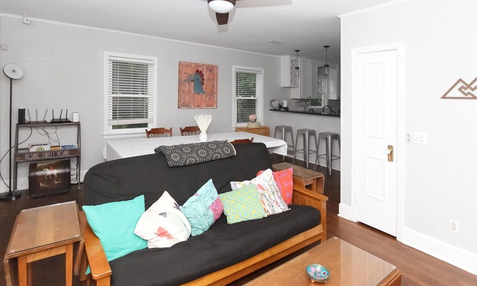 Columbia House | Beautifully updated home in desirable Avenues!