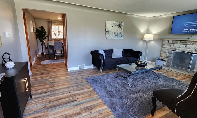 Youngstown House | Beauty Near Mill Creek Park at Bears Den