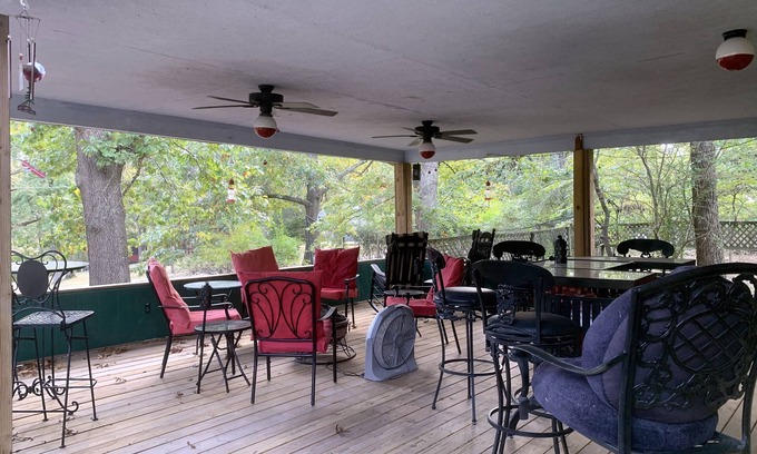Rogers Cottage | Beaver Lake Rent Cabin Lg Covered Deck Room~Firepit~Quiet~Private~7Mi Rogers AR