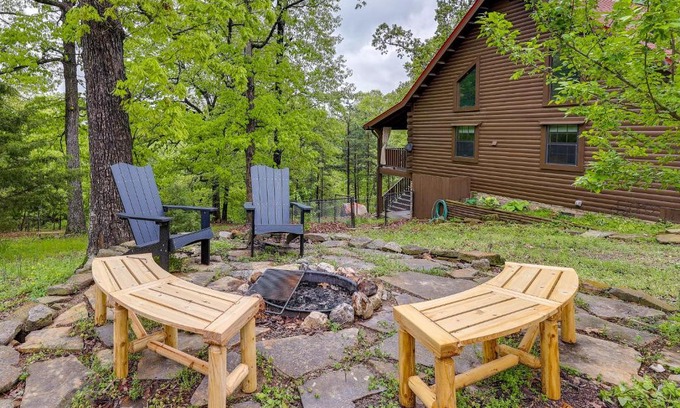 Sylvan Shores House | Beaver Lake Vacation Rental with Private Hot Tub!