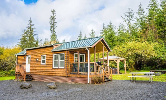 Beaver House | Beaver's Den: Private & Cozy Experience