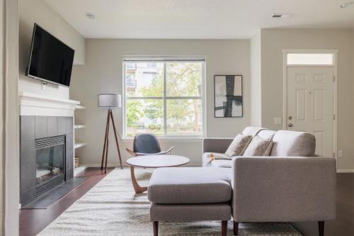 Beaverton Apartment | Beaverton 2br w parking nr trails groceries PDX-1