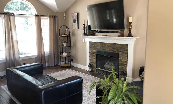 Beaverton House | Beaverton OR, Four Season Area! Cozy, 3 bedrooms, near everything! Pets Friendly