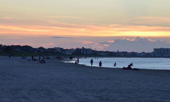 Cottage Line House | Become a Beach Bum at the Beach Bungalow - Hot Tub, Kayaks, Wi-Fi, & SAND!