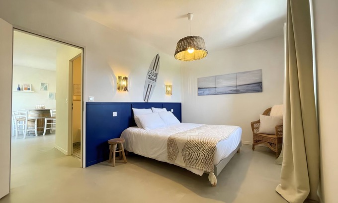 La Bastide-Clairence Bed & Breakfast | Bed and Breakfast 'Maison Perbos 1556 - Itsasoa' with Mountain View, Wi-Fi and Air Conditioning