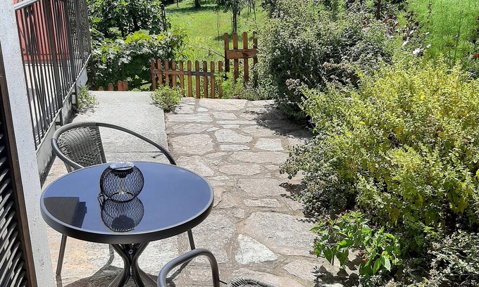 Casale Corte Cerro Bed & Breakfast | Bed and Breakfast 'Sorgiva' with Lake View, Shared Garden and Wi-Fi