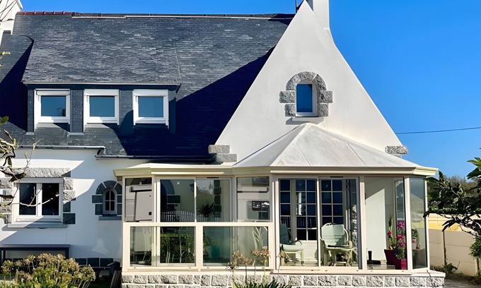 Plogoff Bed & Breakfast | Bed and Breakfast 'Chambre Les Hortensias' with Sea View, Private Terrace and Wi-Fi