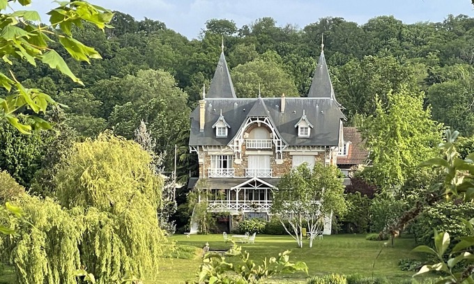 Poissy Bed & Breakfast | Bed and Breakfast, Charming House, 20 min From Paris , Garden