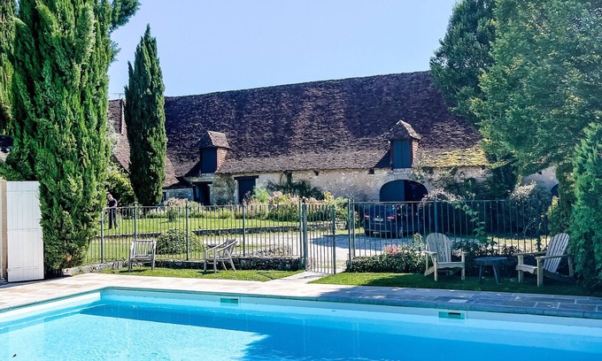 Tourtoirac Bed & Breakfast | Bed and Breakfast 'Domaine De Pragelier,La Boulangerie' with Shared Pool, Terrace and Wi-Fi