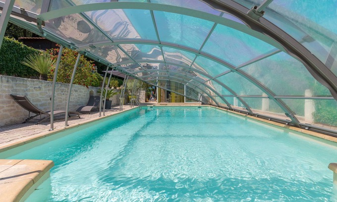 Roquevaire Bed & Breakfast | Bed and Breakfast 'Lou Pin Dou Papet' with Mountain View, Shared Pool and Wi-Fi