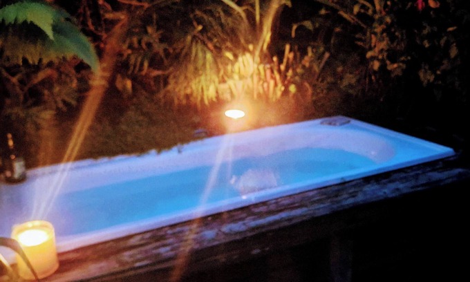 Dunedin Bed & Breakfast | Bed and Breakfast with outdoor bath. Close to wildlife, walks and beaches. nn