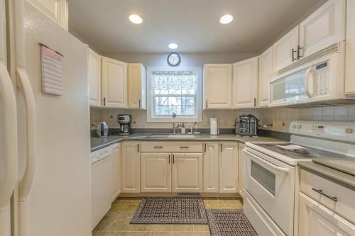 Saugatuck House | Bed & Birdie - New Vacation Rental - Close to golf course & downtown