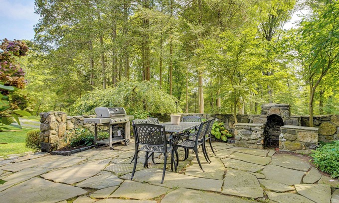 Bedford House | Bedford Retreat: 15 Mi to Long Island Sound