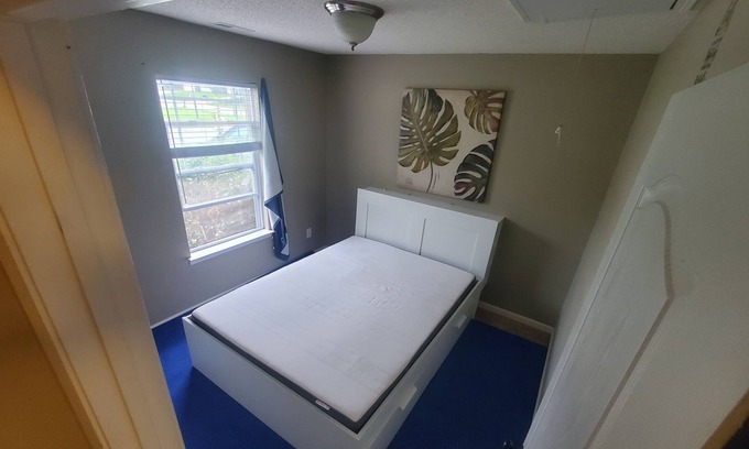 Mount Mourne House | Bedroom and Private Bathroom