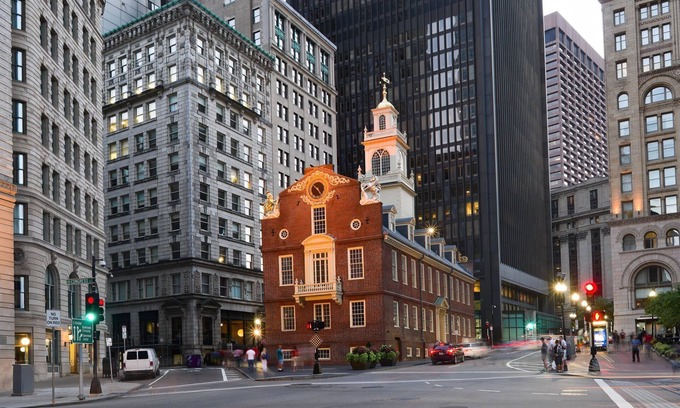 Hyde Square House | Bedrooms near Fenway & Downtown Boston