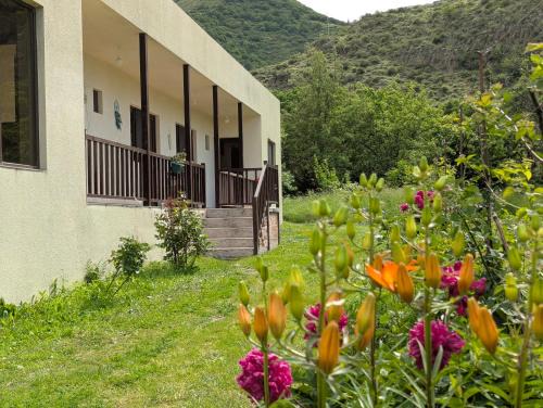 T'ba House | Bee House