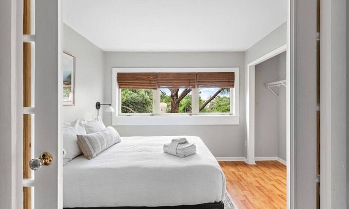 Downtown Charleston Condo | Bee St - Downtown w/Parking - Walk Everywhere!