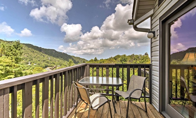 Beech Mountain Condo | Beech Mountain Condo w/Balcony, Walk to Resort!
