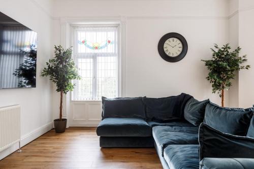 Bradford Apartment | Beech Suite with 85 inch Cinema TV