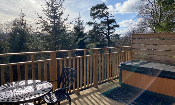 Cupar Apartment | Beechnut Lodge with Hot Tub