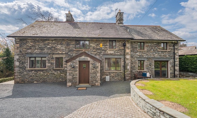 Windermere House | Beechwood, Windermere - sleeps 10 with Hot tub!