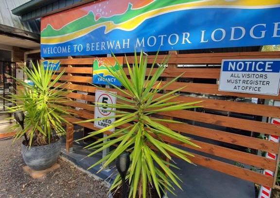 Landsborough Hotel | Beerwah Motor Lodge