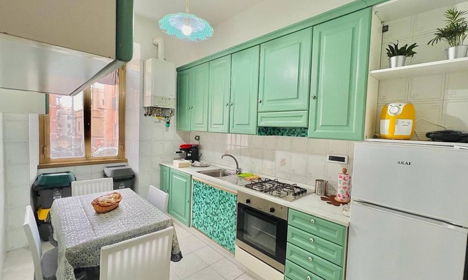 Quartiere XXIII Alessandrino Apartment | BEGONIE HOUSE Spacious, bright and colorful apartment in Centocelle.