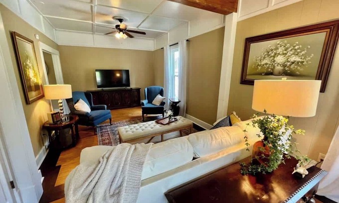 Siloam Springs House | Beit Shalom (House of Peace)