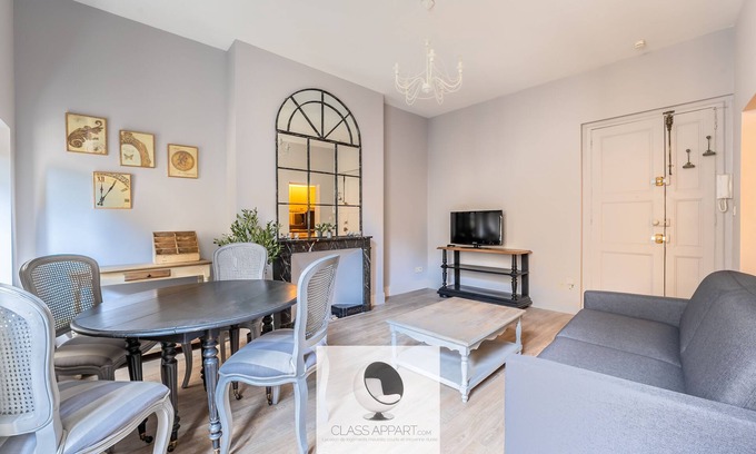 Historic Centre Apartment | Bel Appartement Dans le Secteur de la Prestigieuse rue Foch et de la Canourgue