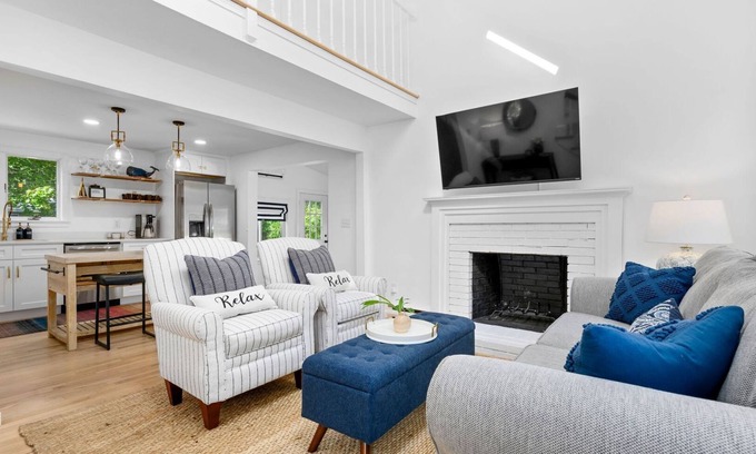 Mashpee House | Bela Vida - Steps to John's Pond, Spacious, 4 Bedroom, 3 Bathroom, Sleeps 10