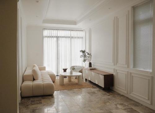 Huong Thuy Villa | BeLam in Hue Villa