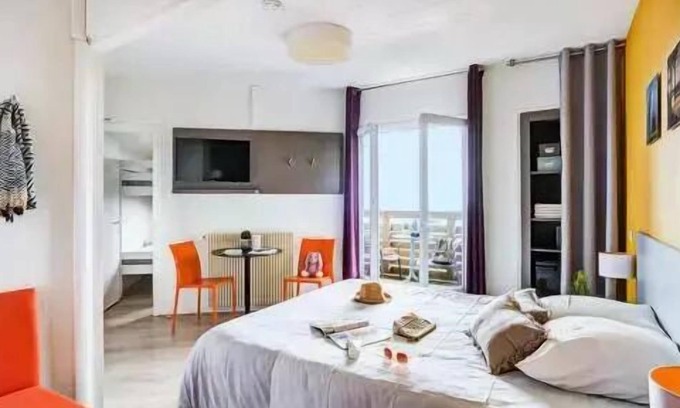 Besse-et-Saint-Anastaise Apartment | Belambra Clubs Superbesse - Le Chambourguet - Half-board - Classic accommodation 1 Bedroom 2 Adults and 2 Children Balcony