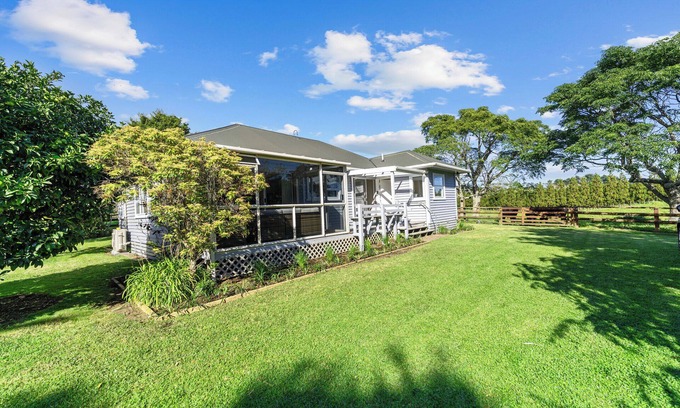 Oakura House | Bell Cottage - Oakura Holiday Home