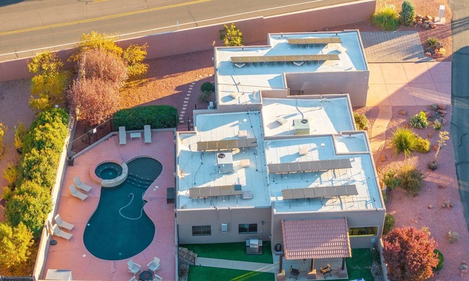 Oak Creek House | Bell Rock Views + Heated Pool & Spa ~ Luxe 6BD Sedona Stargazing Retreat