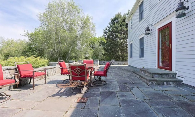 Gloucester House | Bell View: Private tennis court and an in-law