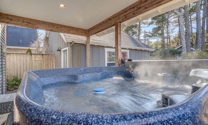 Lincoln Beach House | Bella Beach has All the Amenities You Want, Separate Game Room, Covered Hot Tub!