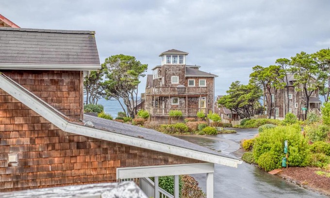 Lincoln Beach House | Bella Bear