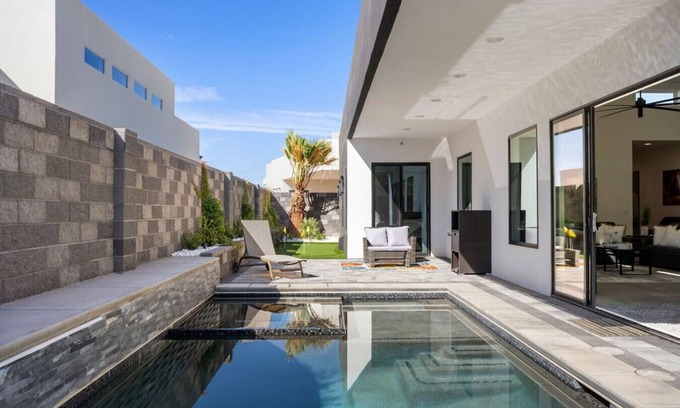 Hurricane House | Bella Casa ~ Exquisite Golf Oasis ~ Swimming Pool!