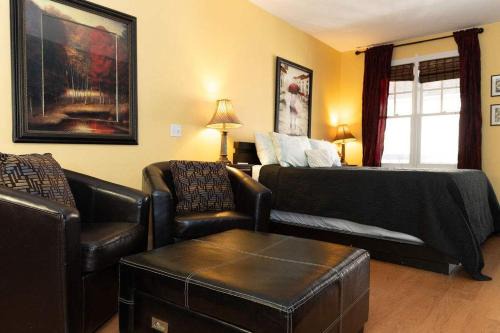 Eureka Springs Historic District Apartment | Bella Paradiso 11 King Bed Studio Walk to Downtown