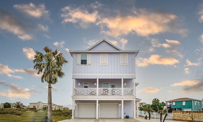 Bella Vista House | Bella Vida | Pet Friendly, Expansive Deck + Views