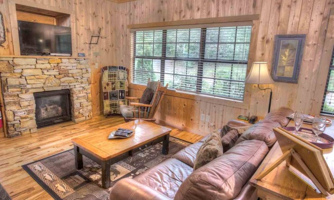 Cleveland Cabin | Bella Vista - 3rd Night Free! See Details Below.