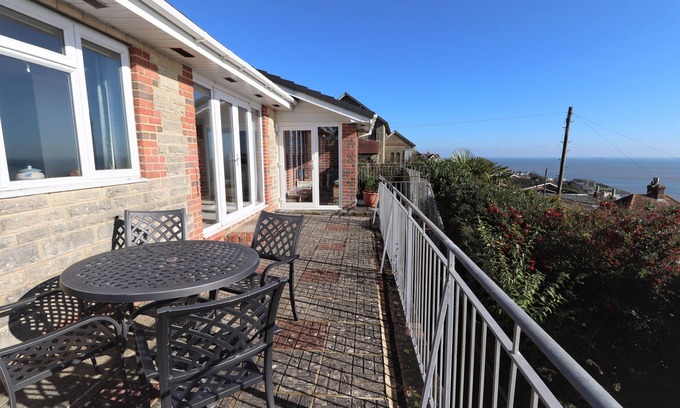 Ventnor House | Bella Vista - a bungalow that sleeps 4 guests in 2 bedrooms