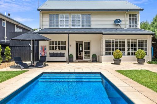 Torquay House | Bella Vista Retreat With Pool 950m to Beach