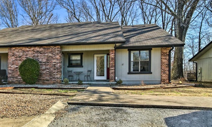 Bella Vista House | Bella Vista Townhome with Golf Course On-Site!