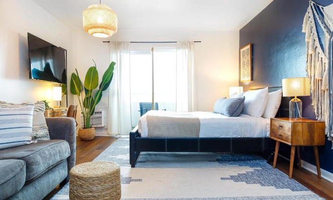 North Bay Village Apartment | Bella Vista - Water views Pool and Parking