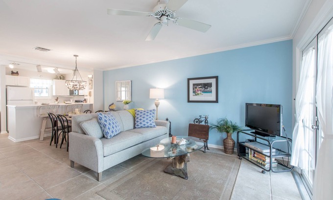 Bahama Village House | BELLA VITA ~ 2/1.5 located in the Truman Annex with a community pool!