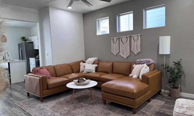 Nampa House | Bella West Nampa Trendy Home BBQ - Sleeps 8